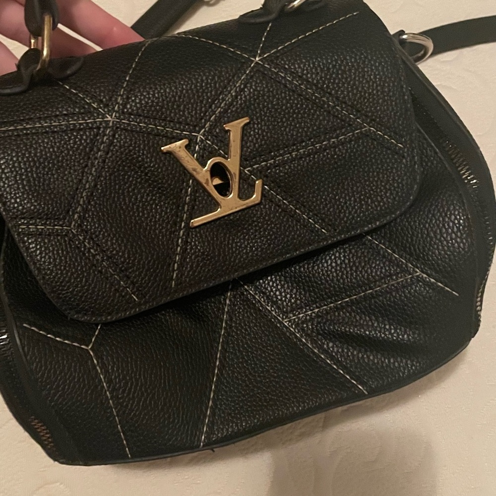 Stylish black and gold purse. Super cute for any occasion 💜 bought for $50